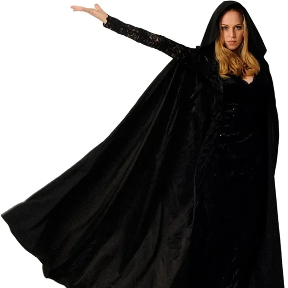 Black velour cape - Picture 1 of 2